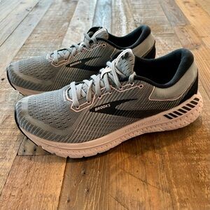Brooks Transcend 7 Womens Size 10.5 
1203191B074 Grey/Black/Hushed Violet